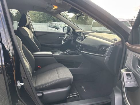 Used 2023 Nissan Rogue SV image 14