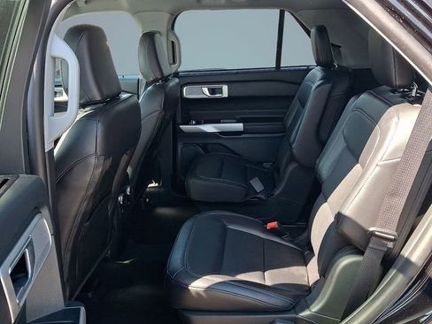 Used 2023 Ford Explorer Limited w/ Equipment Group 301A AWD/4WD image 7