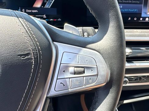 Used 2025 BMW X7 xDrive40i w/ Premium Package image 21