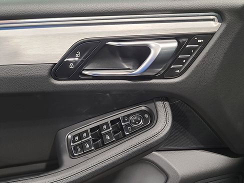 New 2026 Porsche Macan AWD/4WD image 14