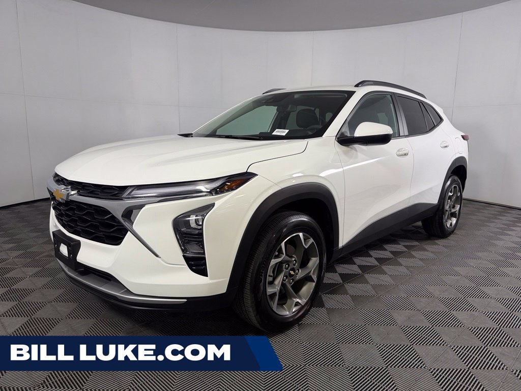 Used 2025 Chevrolet Trax LT FWD image 1