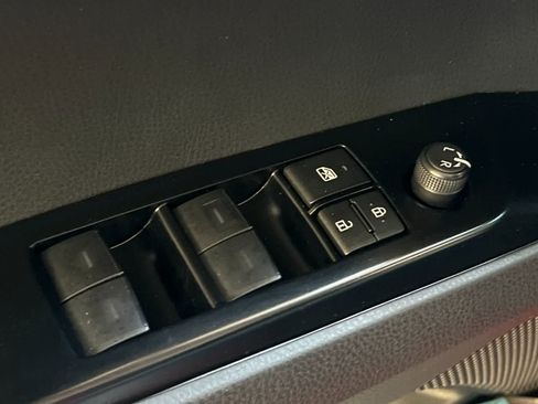 Used 2025 Toyota Camry SE FWD image 13