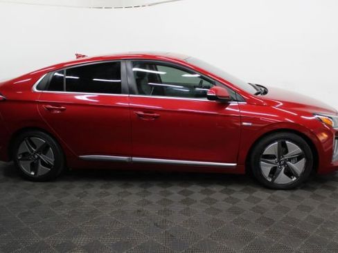 Used 2020 Hyundai Ioniq SEL image 4