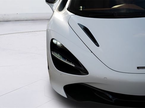 Used 2018 McLaren 720S image 22