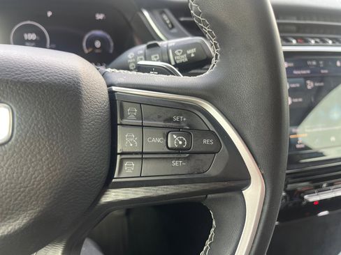 Used 2023 Jeep Grand Cherokee L Laredo image 18