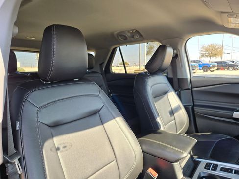 Used 2024 Ford Explorer Limited image 29