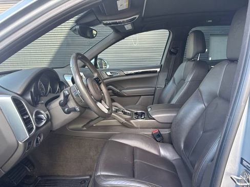 Used 2017 Porsche Cayenne Platinum Edition AWD/4WD image 5