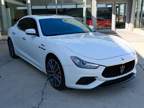 Used 2022 Maserati Ghibli Modena Q4 AWD/4WD image 3
