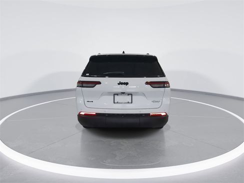Used 2025 Jeep Grand Cherokee L Altitude image 7