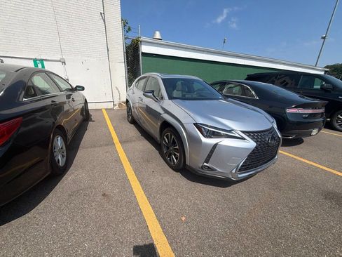 Used 2023 Lexus UX 250h AWD w/ Accessory Package (Z1) image 5