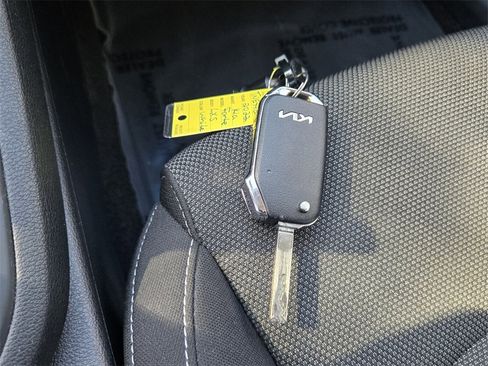 Used 2022 Kia Forte LXS w/ LXS Technology Package image 17