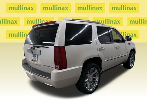 Used 2013 Cadillac Escalade Platinum image 3