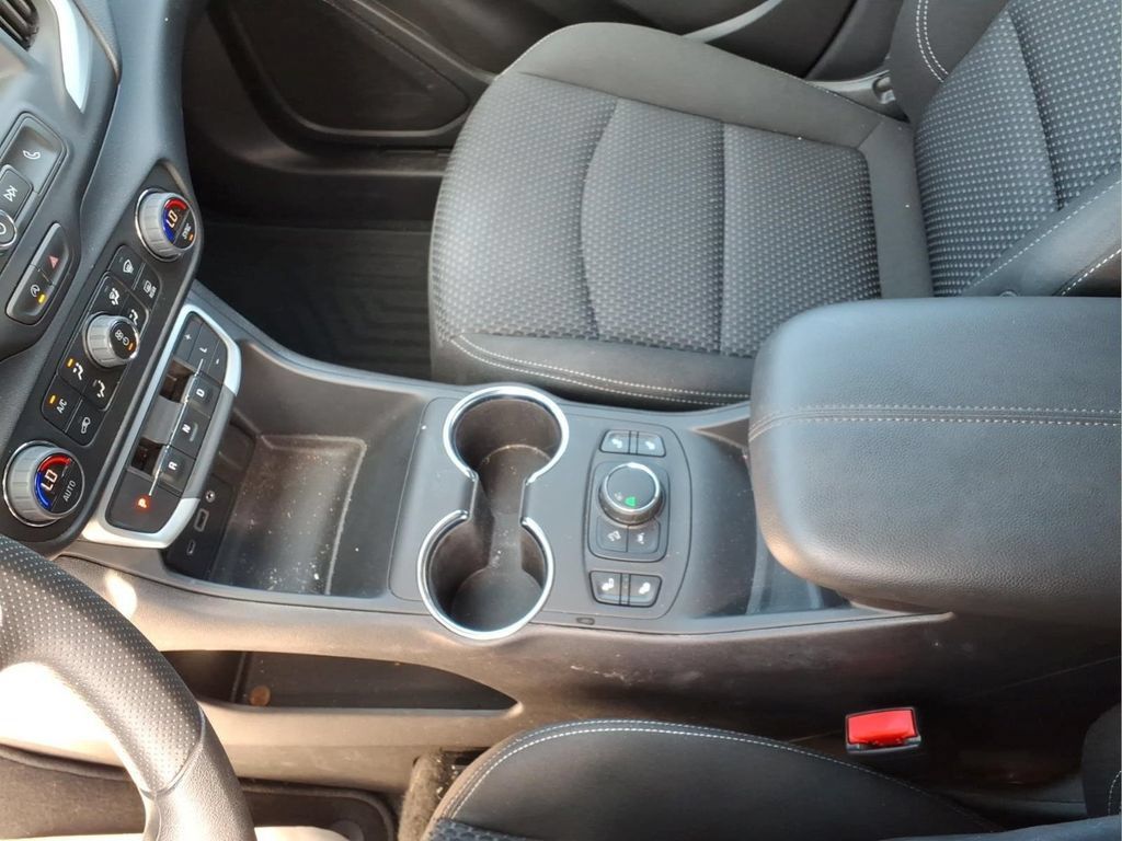 Used 2024 GMC Terrain SLE w/ Driver Convenience Package FWD image 14