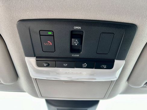 Certified 2025 Nissan Sentra SR w/ SR Premium Package FWD image 27