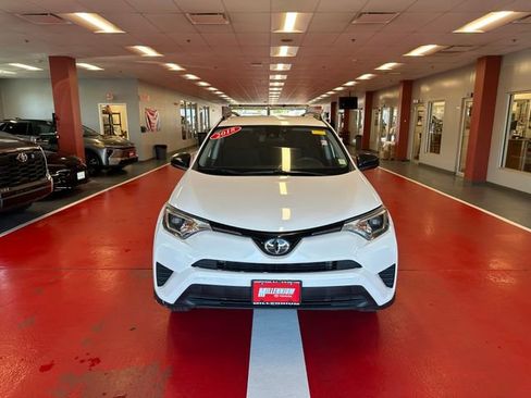 Used 2018 Toyota RAV4 LE w/ Carpet Mat Package FWD image 8