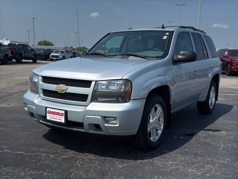 Used 2008 Chevrolet TrailBlazer LT w/ Sun And Sound Package AWD/4WD image 2