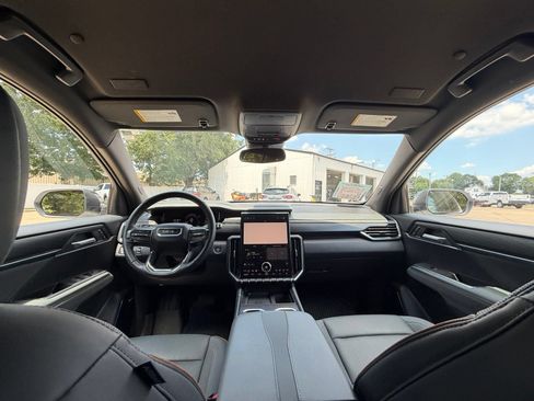 Used 2024 GMC Acadia AT4 w/ Luxury Package AWD/4WD image 28