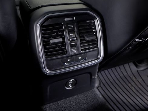 Certified 2026 Porsche Macan AWD/4WD image 29