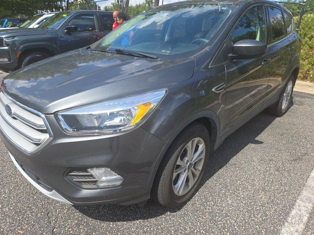Used 2019 Ford Escape SE FWD image 1