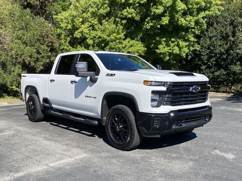 Used 2026 Chevrolet Silverado 2500 Custom w/ Custom Value Package image 2