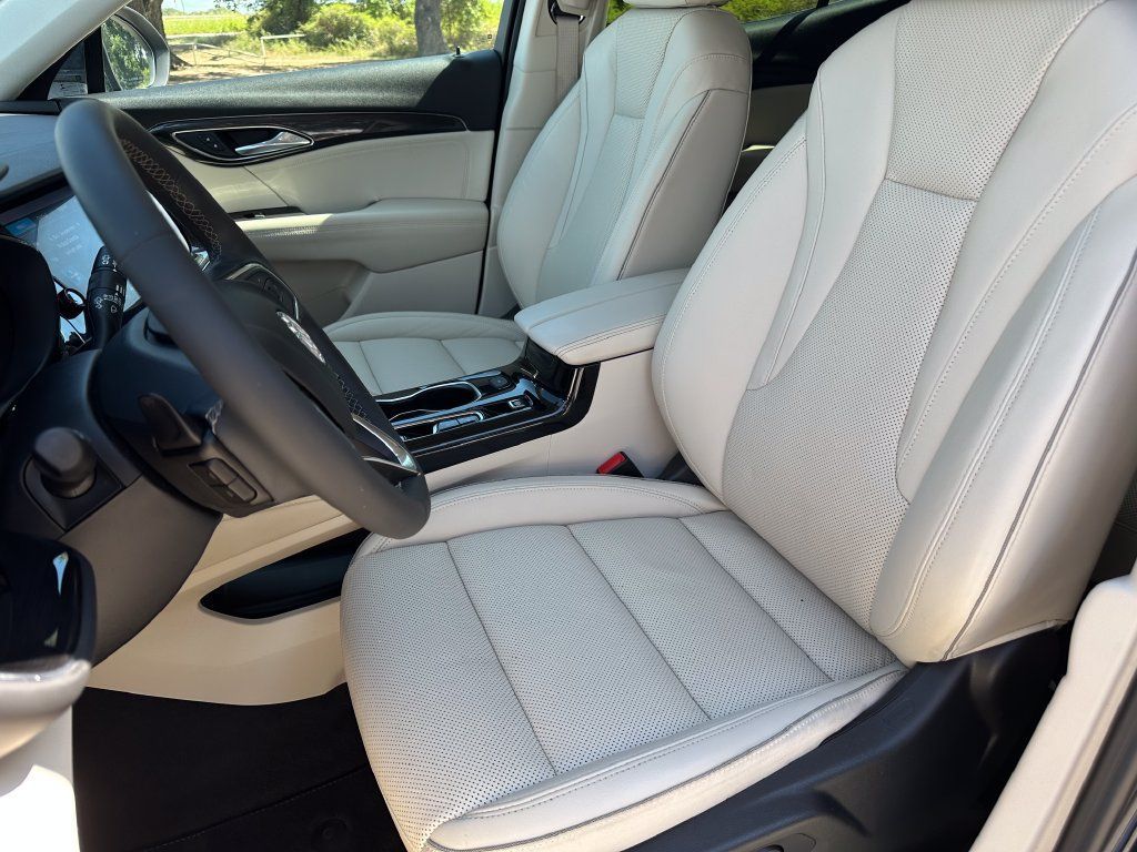 Used 2021 Buick Envision Essence FWD image 15