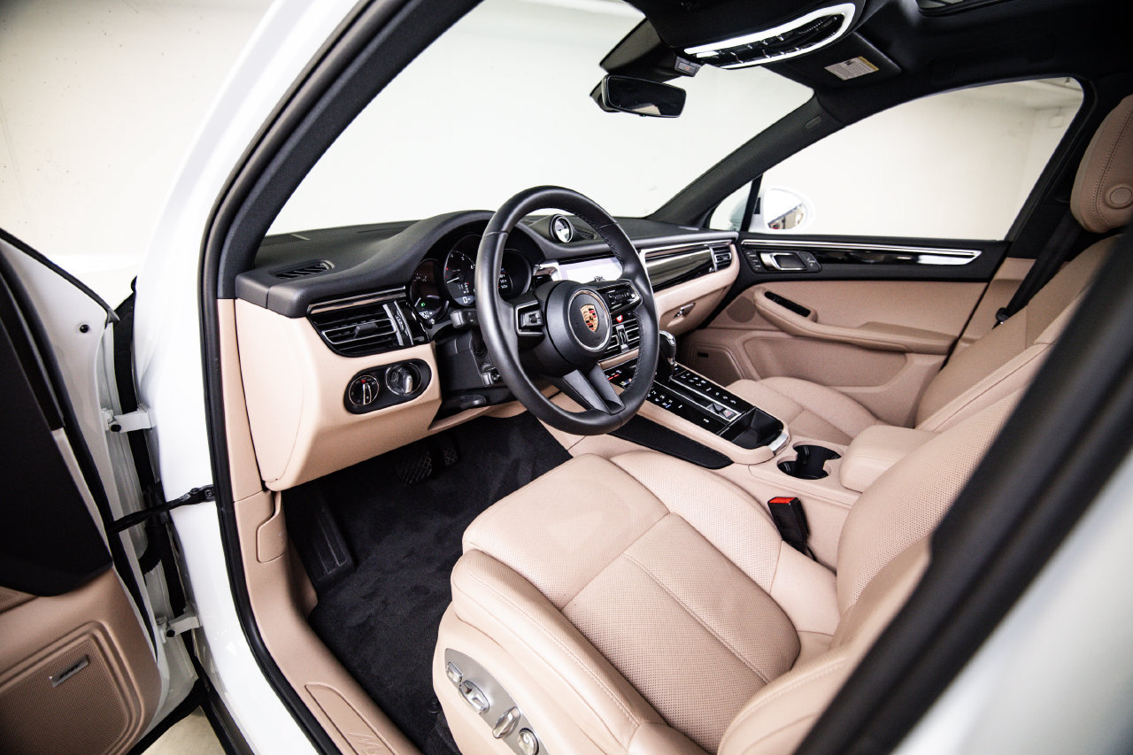 Certified 2026 Porsche Macan AWD/4WD image 4