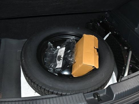 Used 2022 Volkswagen Atlas Cross Sport SEL image 32