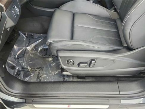 Used 2025 Audi Q5 e Premium Plus w/ Premium Plus Package image 33