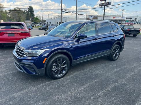 Used 2022 Volkswagen Tiguan SE w/ Panoramic Sunroof Package AWD/4WD image 1