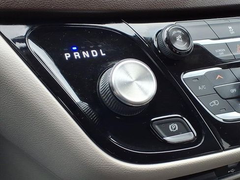 Used 2017 Chrysler Pacifica Touring image 21