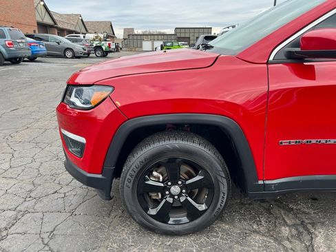 Used 2018 Jeep Compass Latitude w/ Popular Equipment Group AWD/4WD image 9