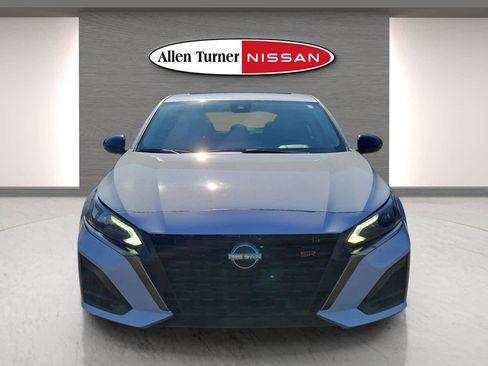 Used 2023 Nissan Altima 2.5 SR w/ SR Premium Package image 4