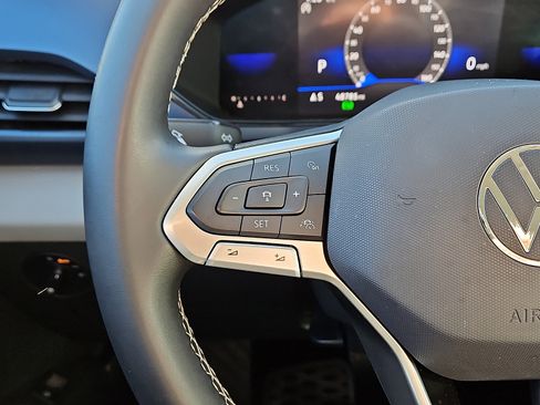 Certified 2022 Volkswagen Taos SE w/ IQ.Drive SE Package image 16