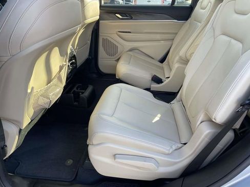 Used 2024 Jeep Grand Cherokee L Limited w/ Black Appearance Package image 23