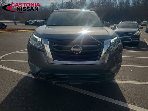 Used 2022 Nissan Pathfinder S image 5