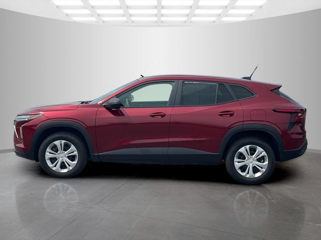 Used 2024 Chevrolet Trax LS w/ Driver Confidence Package FWD image 4