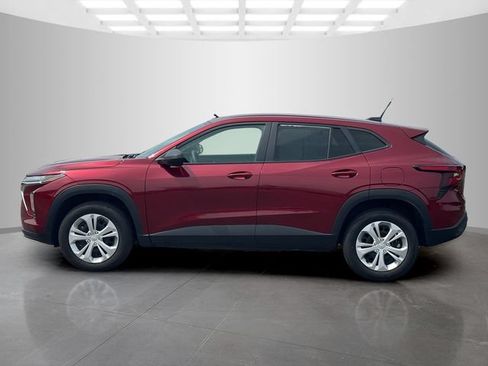 Used 2024 Chevrolet Trax LS w/ Driver Confidence Package FWD image 4