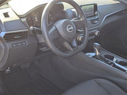 Used 2024 Nissan Altima 2.5 S image 11