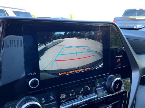 Used 2024 Toyota Highlander XLE image 27