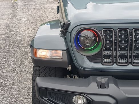 Used 2024 Jeep Gladiator Sport AWD/4WD image 8