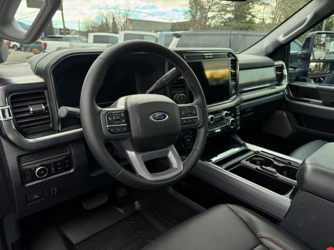 Used 2025 Ford F350 Lariat w/ Lariat Ultimate Package image 28