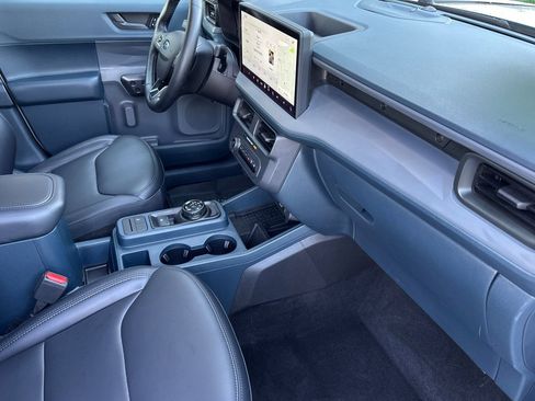 Certified 2025 Ford Maverick Lariat w/ Black Appearance Package image 17