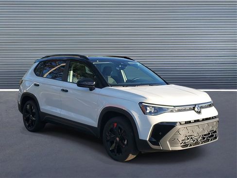 New 2026 Volkswagen Taos SE image 2