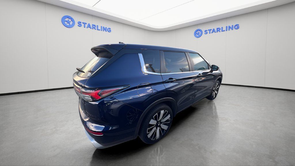 Used 2025 Mitsubishi Outlander SE FWD image 4