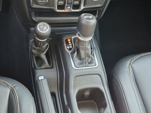 Used 2024 Jeep Wrangler Unlimited Sahara AWD/4WD image 25