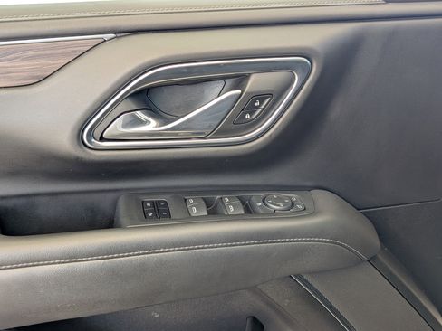 Used 2021 Chevrolet Suburban Z71 image 17