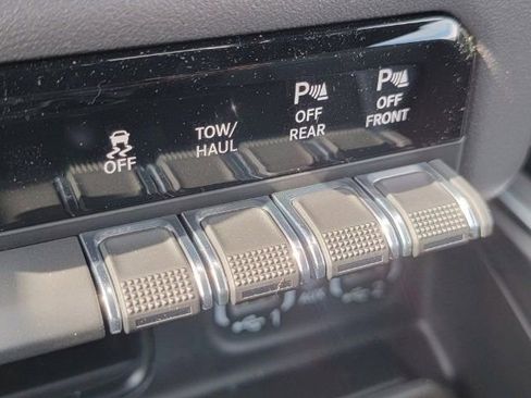 Used 2023 RAM 1500 Big Horn image 8