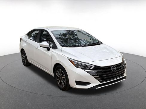 Used 2025 Nissan Versa SV image 1