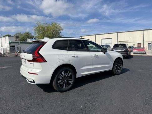 New 2026 Volvo XC60 B5 Core AWD/4WD image 3