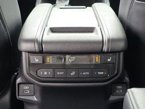 Used 2024 Toyota Grand Highlander AWD Hybrid image 19